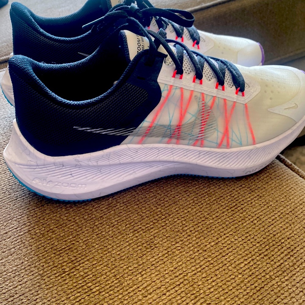 Women’s Nike Air Zoom Winflo sneakers size 9.5
